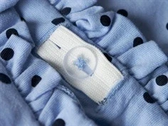 Justerbar elastik i taljen på Name It shorts 13228158 serenity dots 